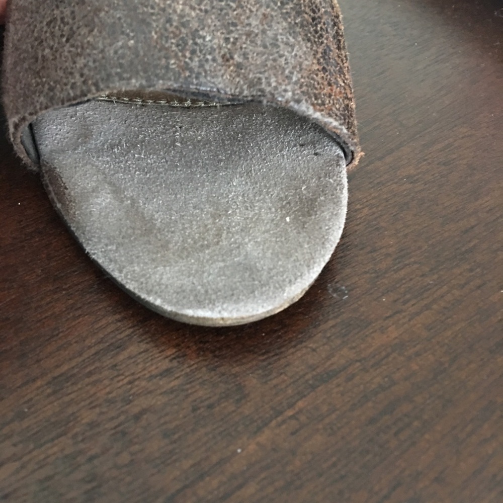 Shoes - Picture 5 of 6